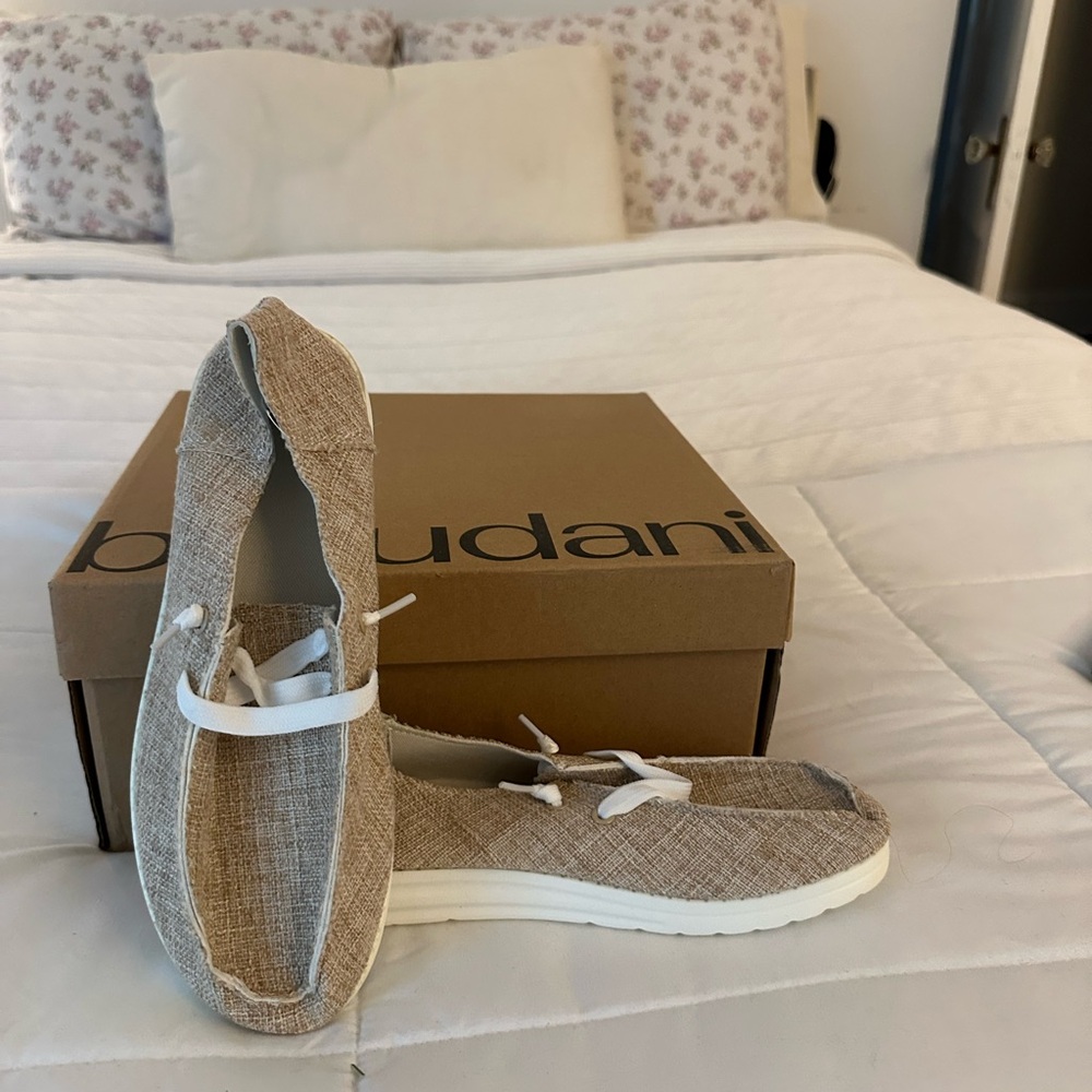 Women’s Tan Casual Shoes